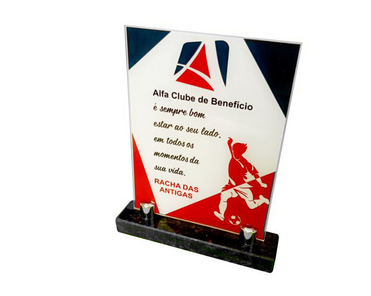 Troféu retangular, vertical, de acrílico com base de granito title=