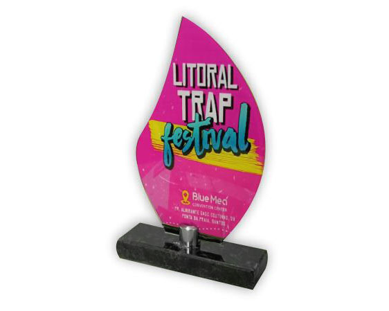 Troféu formato gota, acrílico 13x18cm, base de granito title=